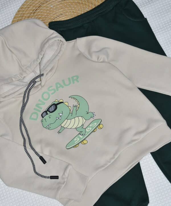 Ensemble Jogging à Capuche “Dinosaur Skate” – Beige & Vert Foncé – Image 3