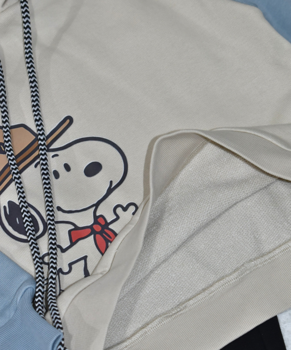 Alternative view of Ensemble bébé à capuche – Snoopy & Amis – Beige, Bleu Ciel & Noir
