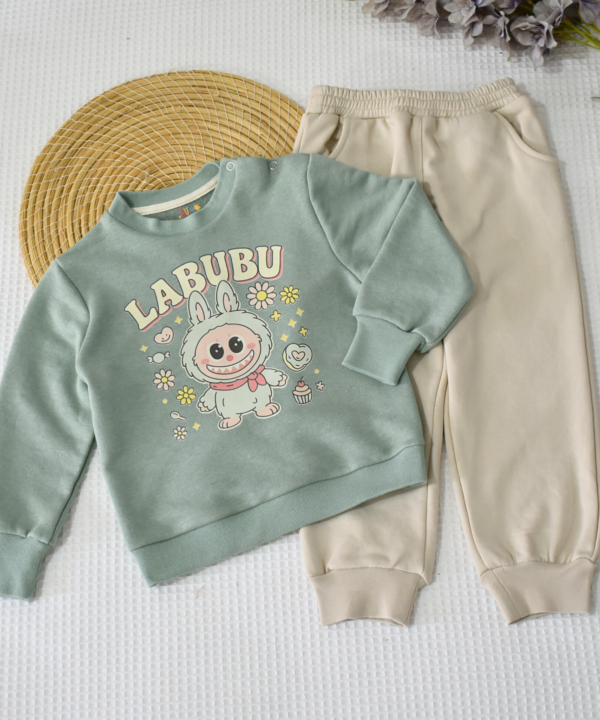 Ensemble jogging enfant Labubu pastel vert & beige – coton premium – Image 3