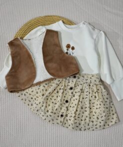 Ensemble fille “Douceur Bohème” – Sweat crème, jupe fleurie & gilet moumoute – 3 Pièces
