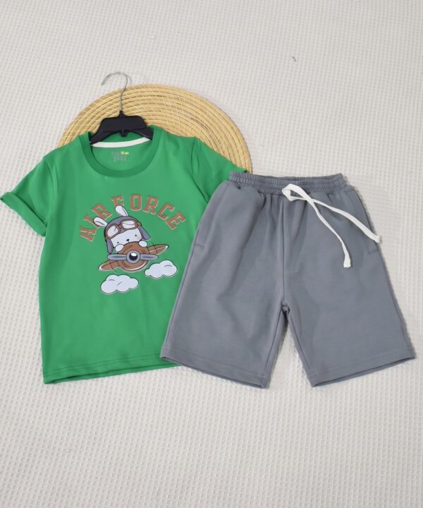 Ensemble Été – T-shirt vert gazon "Air Force " et Short Gris
