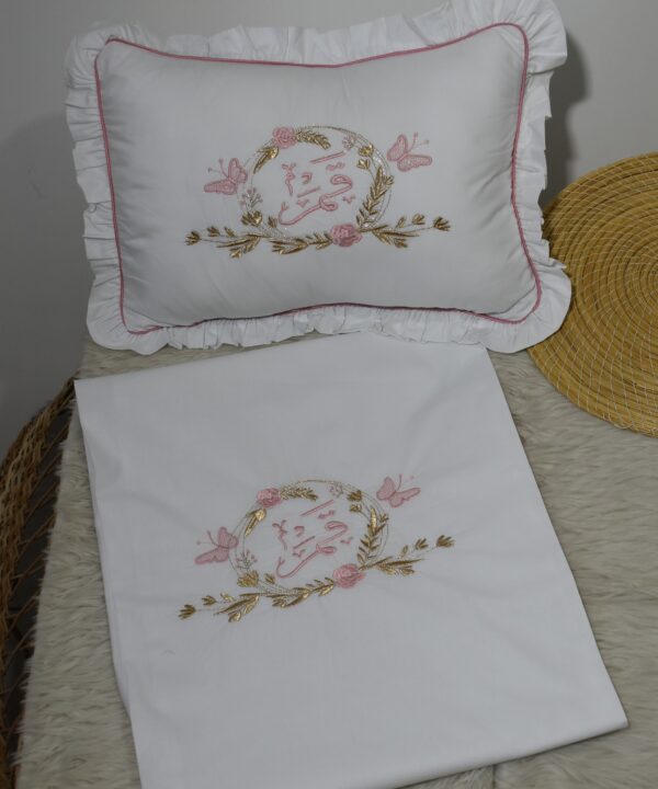 Parure de Lit Bébé Personnalisée – Drap & Coussin  Modéle "KMAR"