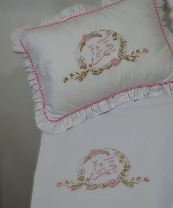 Alternative view of Parure de Lit Bébé Personnalisée – Drap & Coussin  Modéle "KMAR"