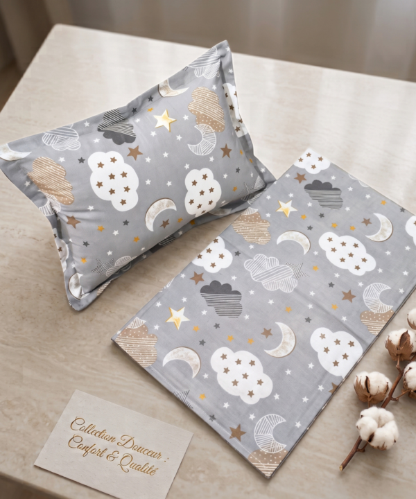 Parure de Lit Bébé Pur Coton – Motif Nuages et Étoiles